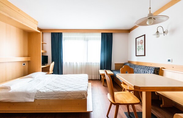 Studio | Coffres-forts dans les chambres, Wi-Fi gratuit, draps fournis