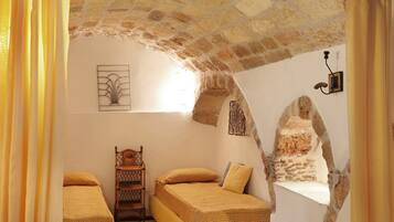 Duplex | 2 bedrooms, desk, free cribs/infant beds, free WiFi