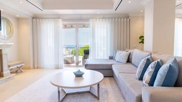 Apartemen, 3 kamar tidur (Garden - first floor) | Area keluarga | TV layar datar dan perapian