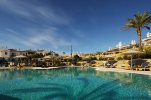 Indoor pool, 3 outdoor pools, pool umbrellas, sun loungers