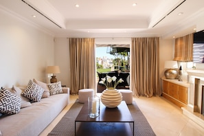 Apartment, 2 Bedrooms, Hot Tub, Partial Sea View | Living area