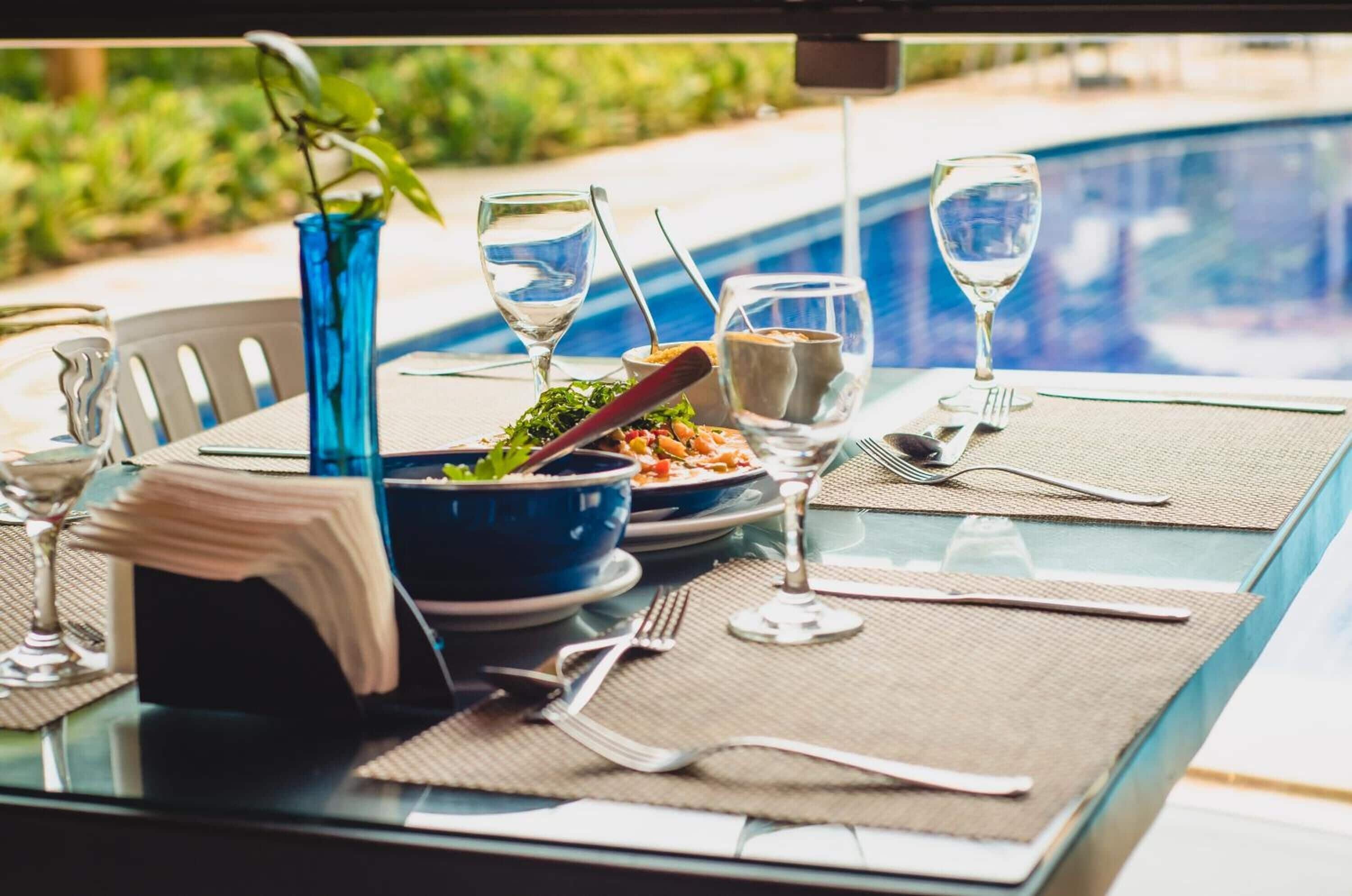 breakfast, lunch and dinner served