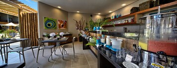 包含每日自助早餐