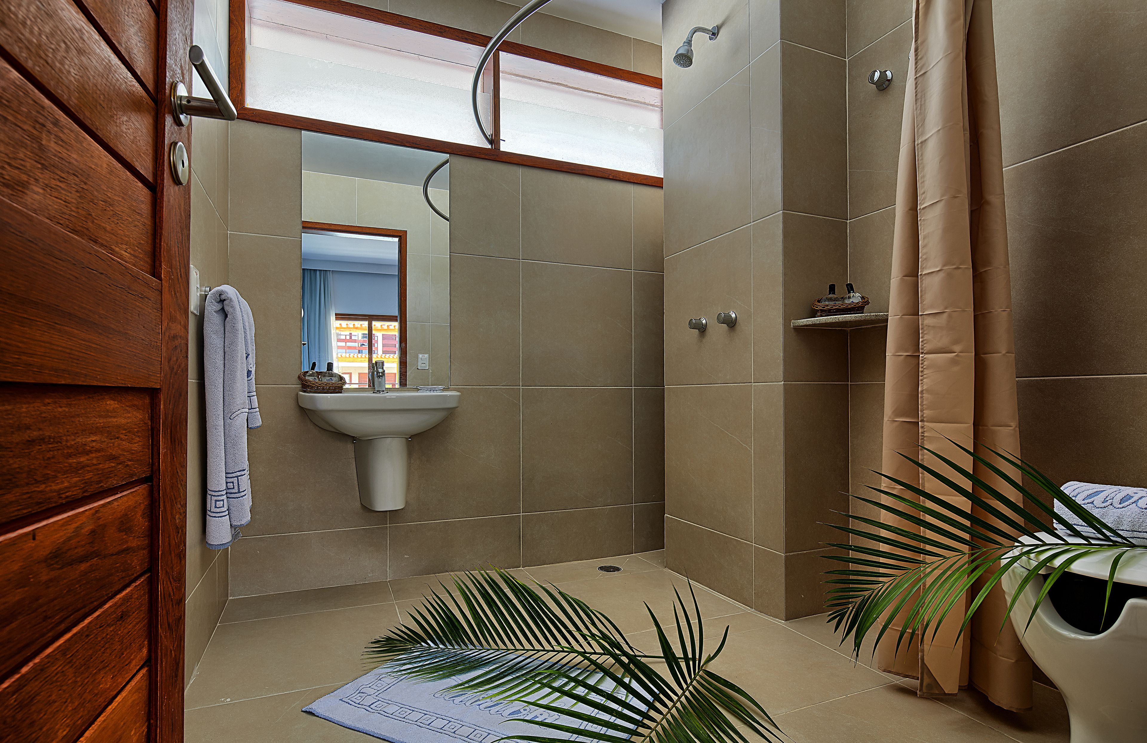 shower, rainfall showerhead, free toiletries, hair dryer