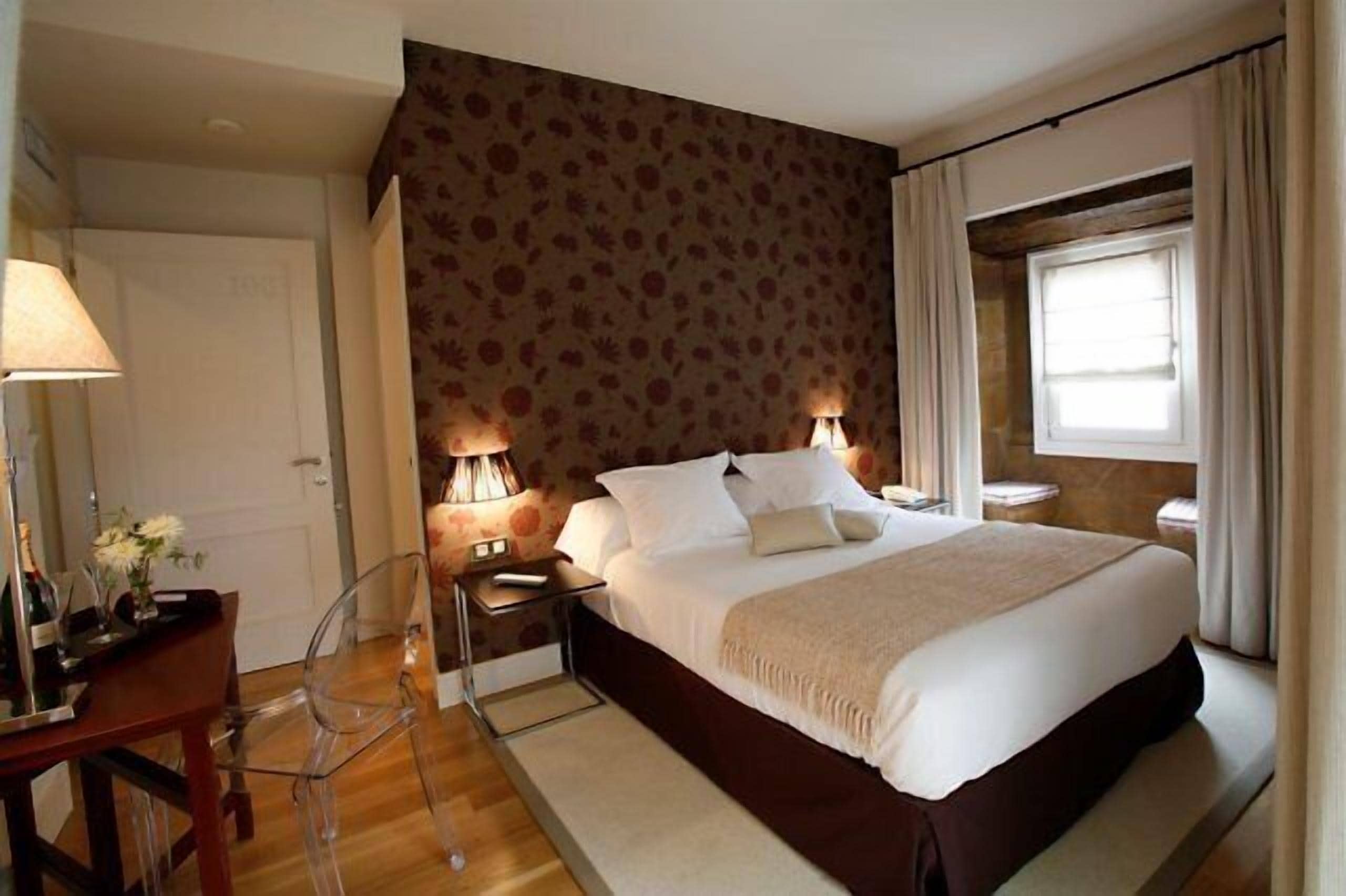 Egyptian cotton sheets, premium bedding, down comforters, pillowtop beds