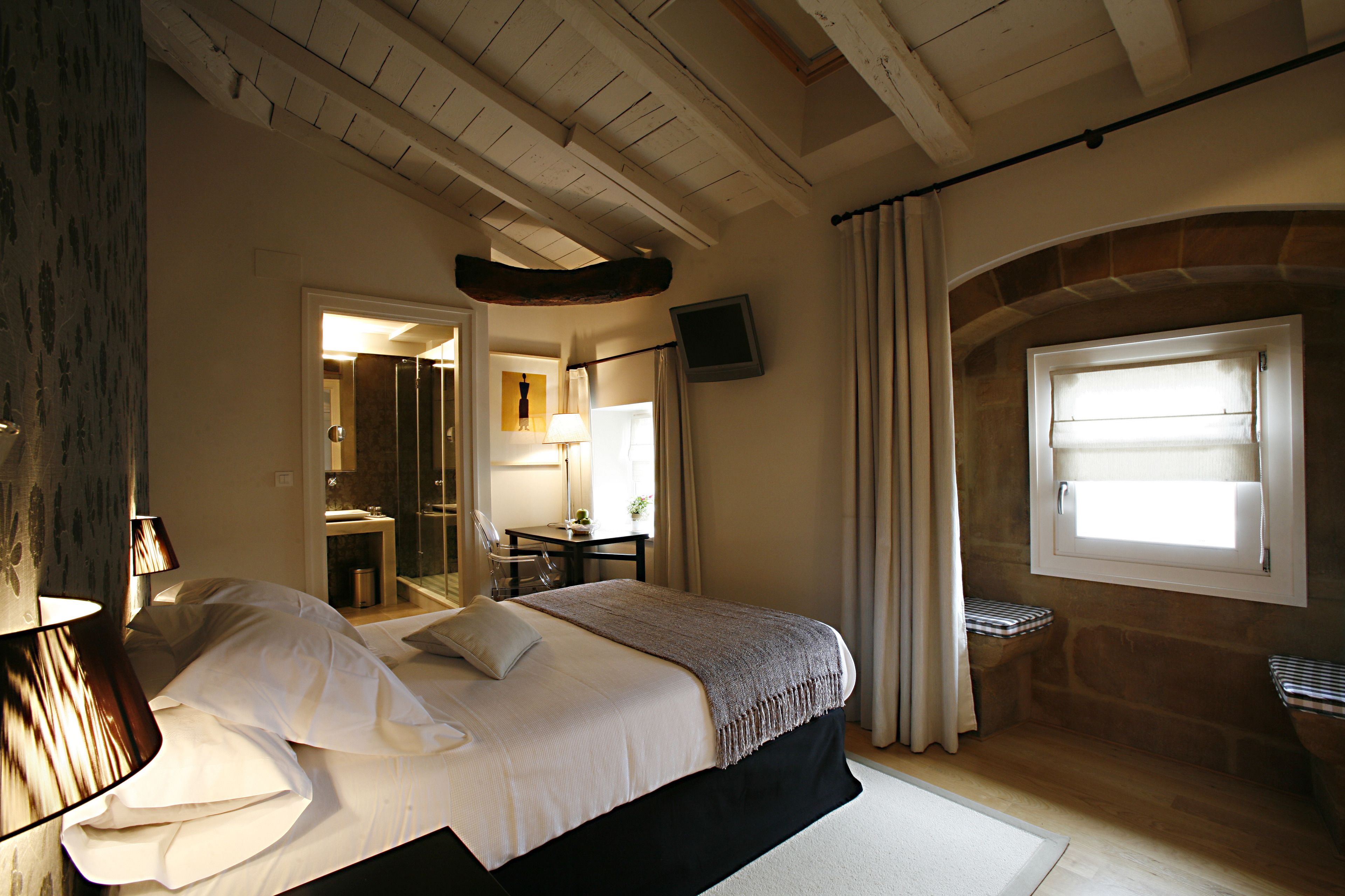 Egyptian cotton sheets, premium bedding, down comforters, pillowtop beds