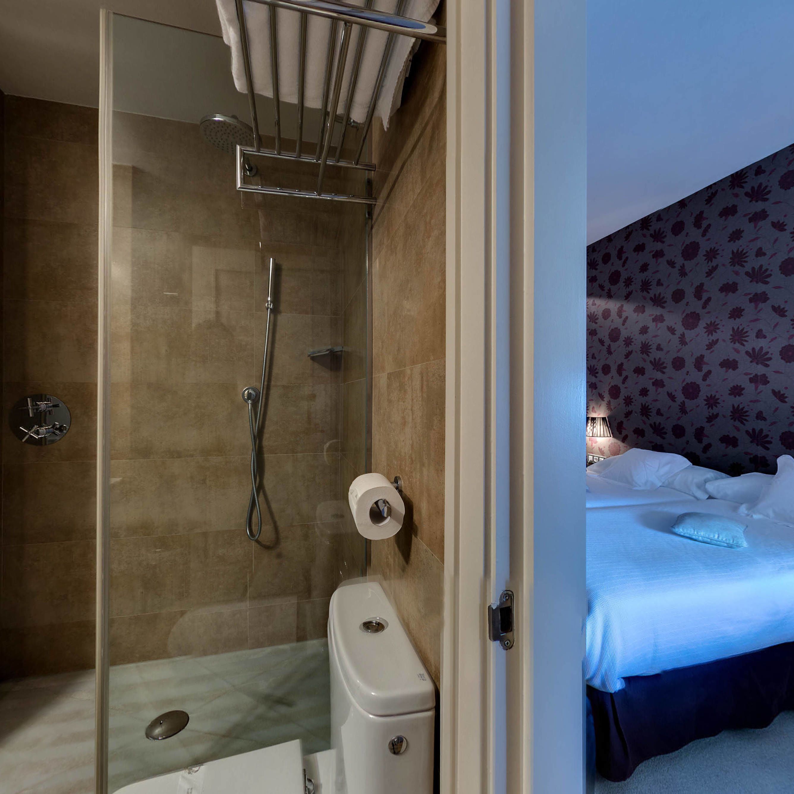 1 bedroom, egyptian cotton sheets, premium bedding, down duvets