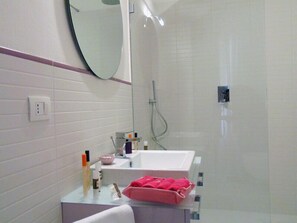 Shower, free toiletries, hair dryer, slippers - Palazzo del Teatro (Agrigento)