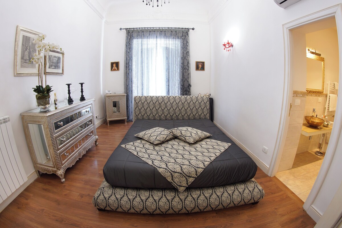 Premium bedding, minibar, in-room safe, cribs (surcharge)