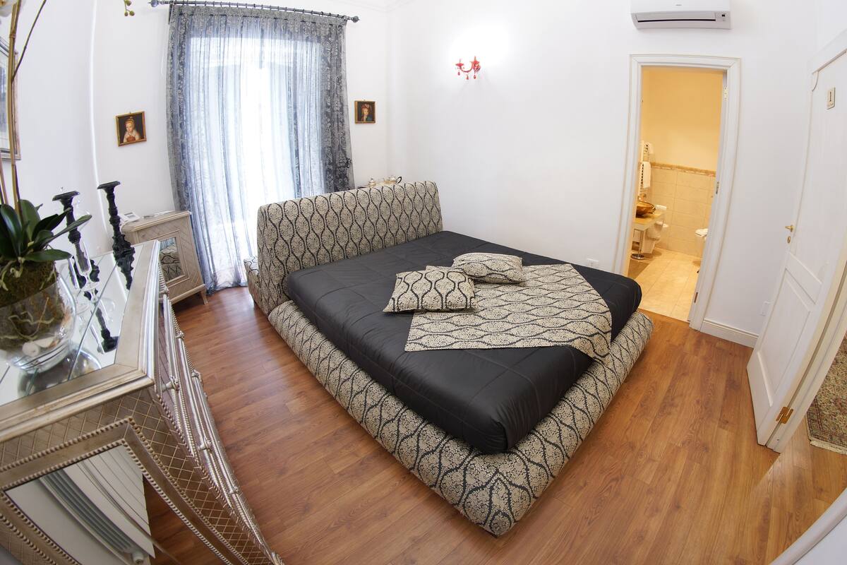 Premium bedding, minibar, in-room safe, cribs (surcharge)