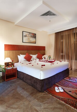 Minibar, in-room safe, free cots/infant beds, rollaway beds - Best Western Plus Salmiya (Salmiya)