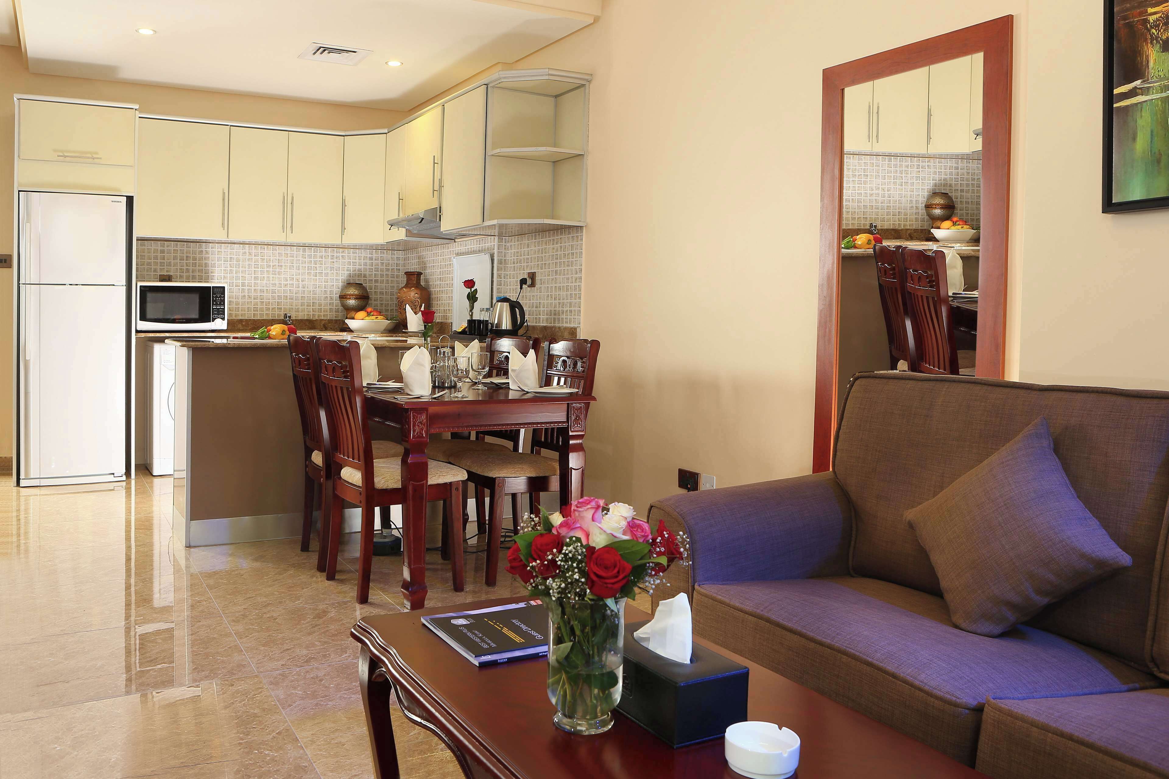 executive suite, 1 king bed, kitchenette (living room) | minibar, in-room safe, free cots/infant beds, rollaway beds