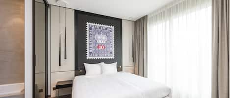 Ropa de cama de alta calidad, caja fuerte, escritorio