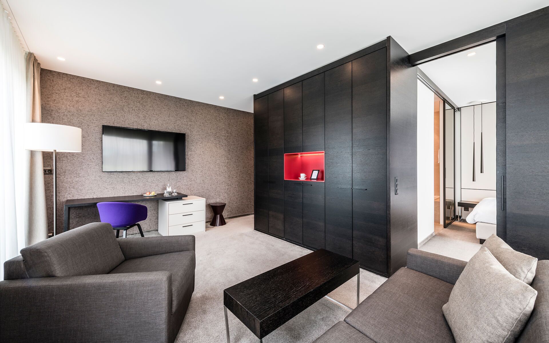 Suite estándar | Ropa de cama de alta calidad y caja de seguridad en la habitación 