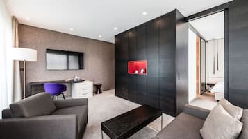 Standard-Suite | Hochwertige Bettwaren, Zimmersafe, Schreibtisch