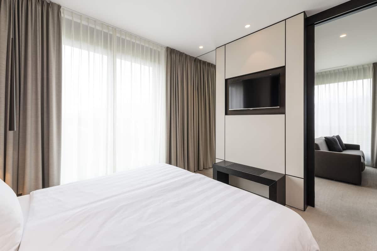 Suite – standard | Sengetøy av topp kvalitet, safe på rommet og skrivebord