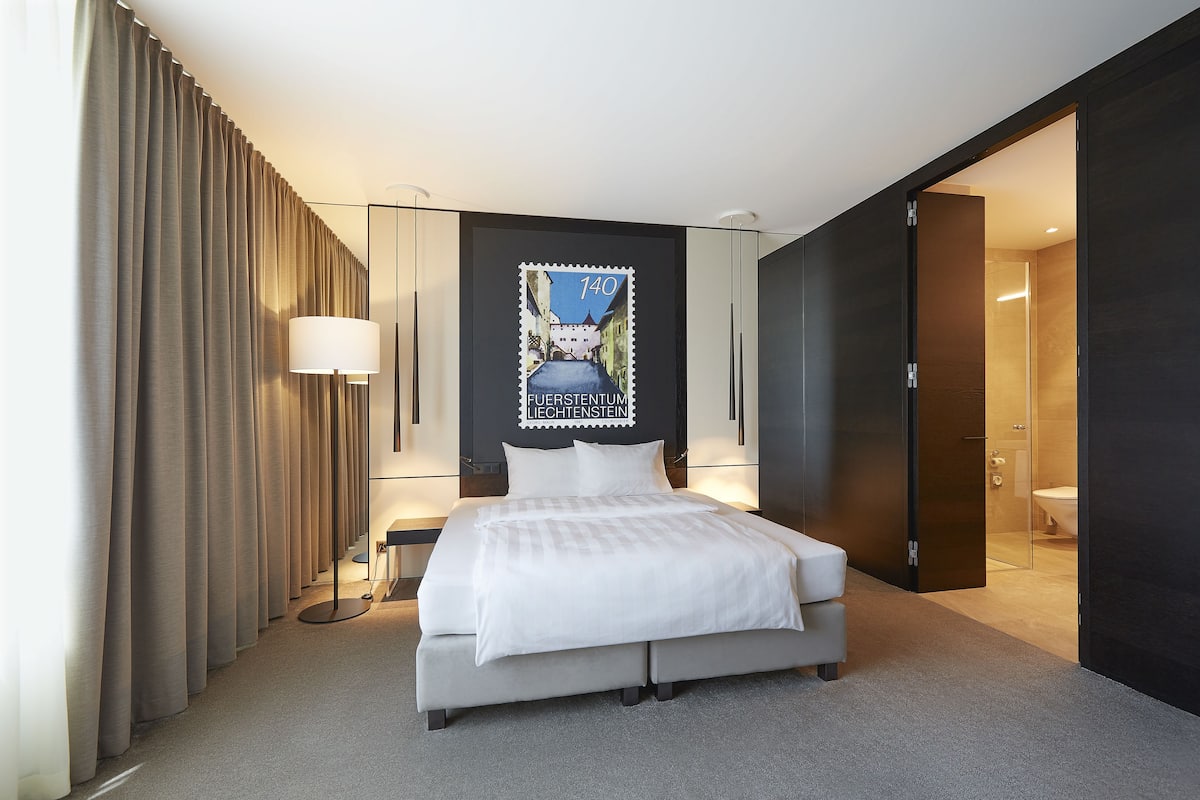 junior suite | 1 bedroom, premium bedding, in-room safe, desk