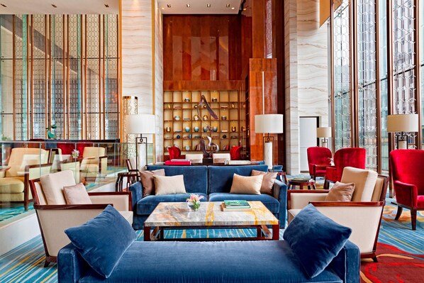 3 restaurants, breakfast, lunch, dinner served; international cuisine 