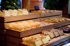 Desayuno de cocina local entre semana (con cargo) 