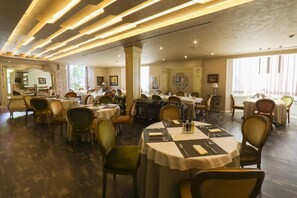 Breakfast, lunch, dinner served; international cuisine  - Classic Hotel (Tirana)