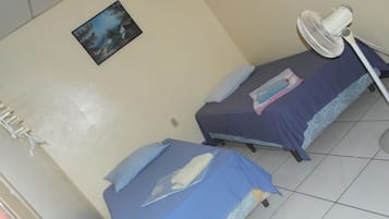 Chambre avec lits jumeaux, 2 lits une place | Bureau, Wi-Fi gratuit