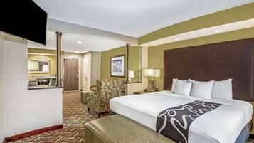 Deluxe suite, 1 kingsize bed, niet-roken | Luxe beddengoed, een bureau, een strijkplank/strijkijzer