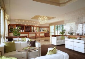 Lobby sitting area - Hotel Splendid Palace (Limone sul Garda)