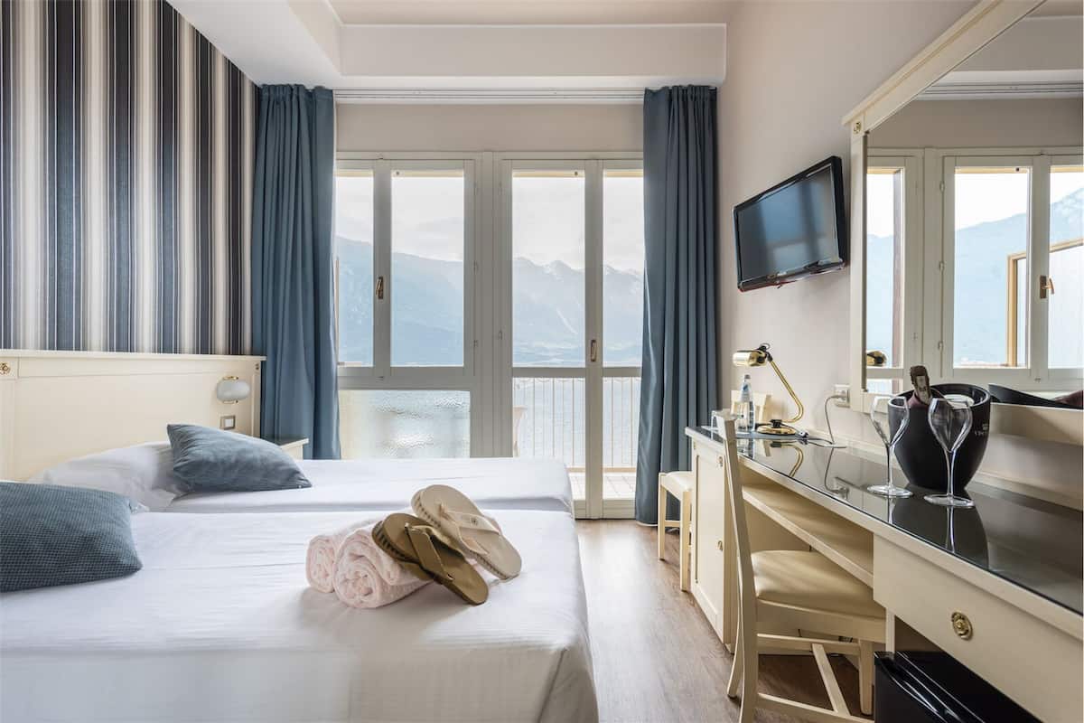 Comfort Double or Twin Room, Lake View | 1 bedroom, in-room safe, desk, free WiFi