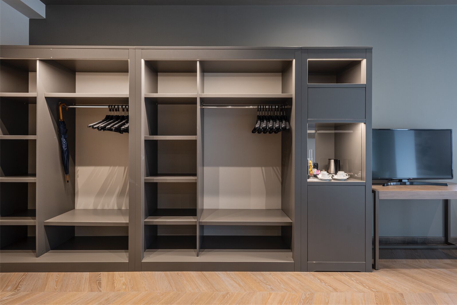 romantic suite, lake view | 1 bedroom, in-room safe, desk, free wifi