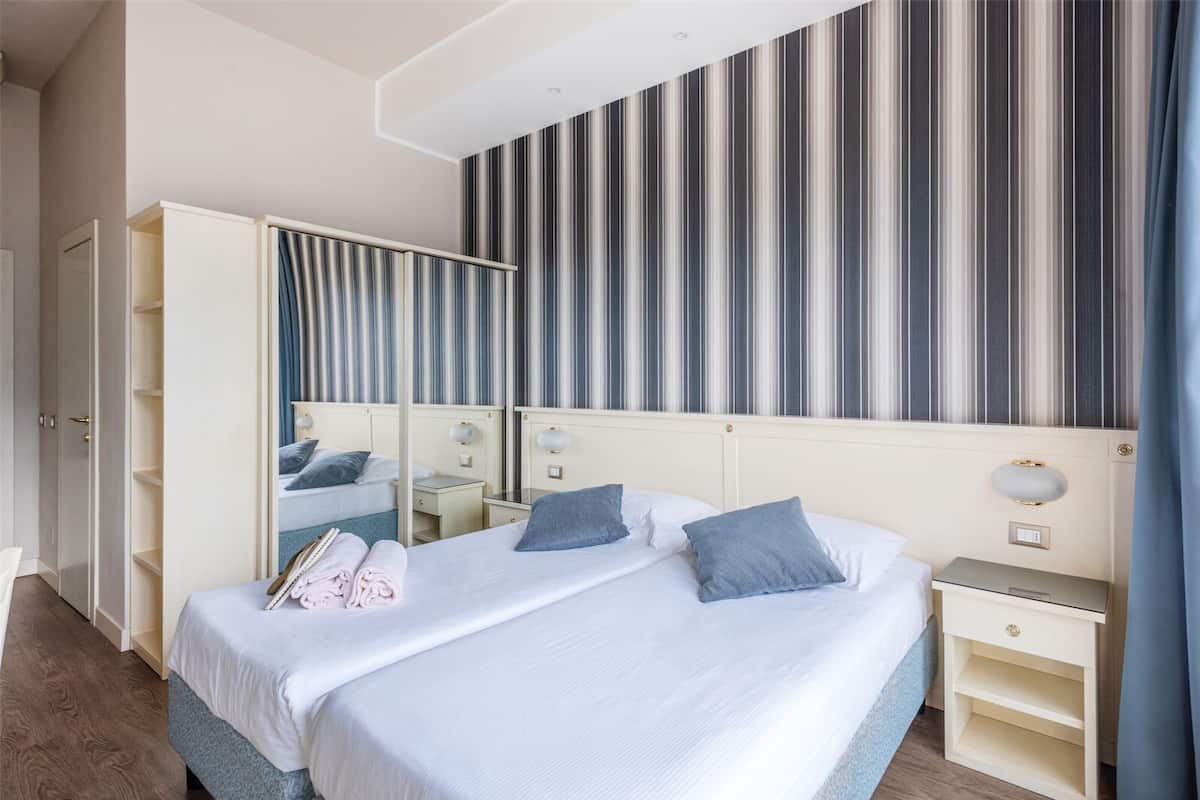 Classic Double or Twin Room, Mountain View | 1 bedroom, in-room safe, desk, free WiFi