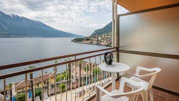 Comfort Double or Twin Room, Lake View | In-room safe, desk, free WiFi, bed sheets