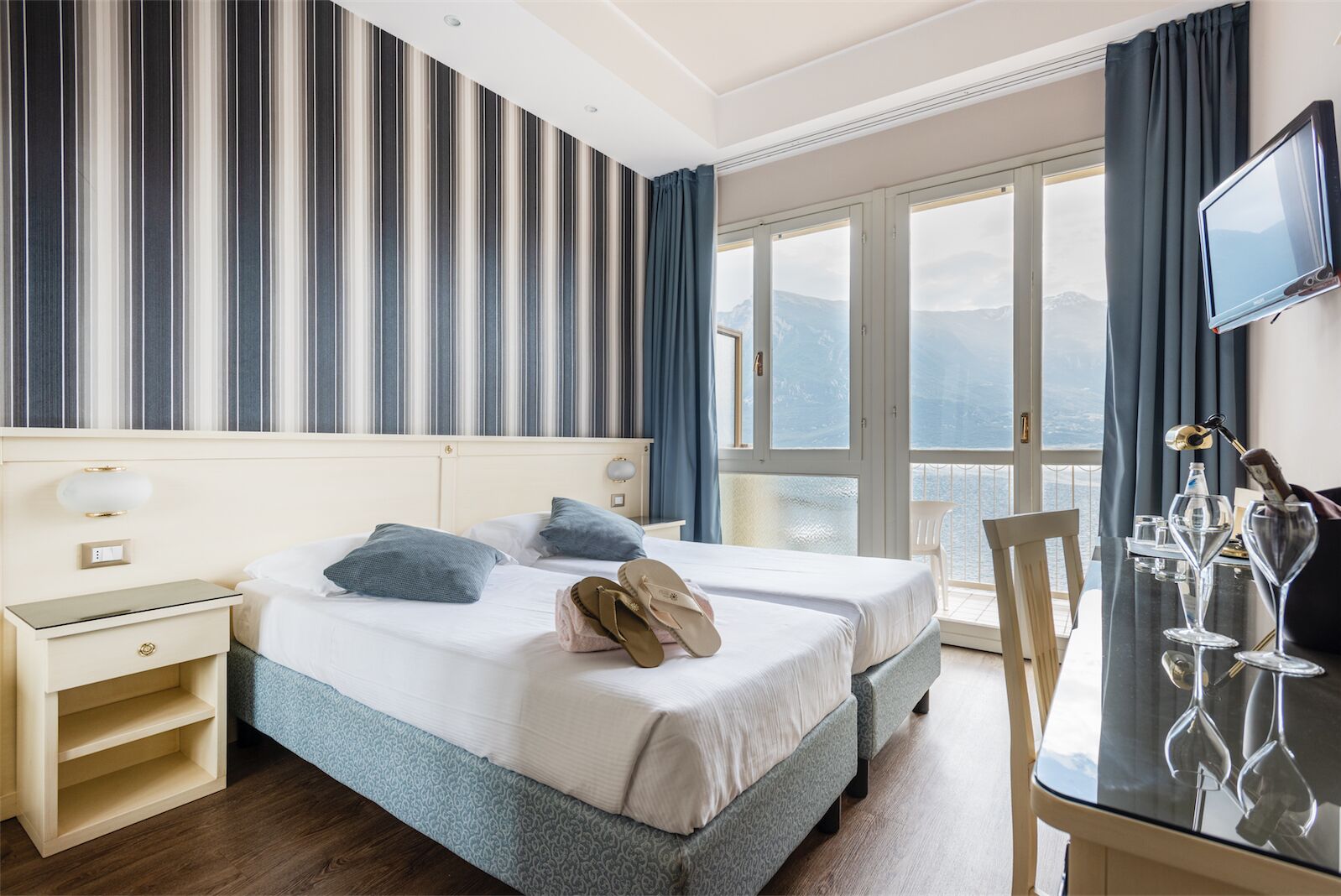 comfort double or twin room, lake view | 1 bedroom, in-room safe, desk, free wifi