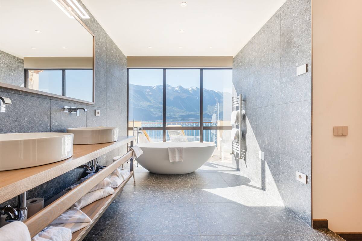 panoramic suite, lake view | 1 bedroom, in-room safe, desk, free wifi