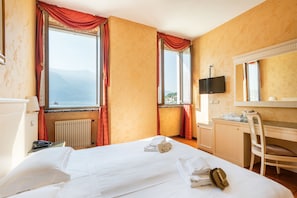 Chambre Double ou avec lits jumeaux, vue lac | Bureau, Wi-Fi gratuit