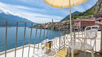 Doppel- oder Zweibettzimmer, Balkon, Seeblick | Balkon