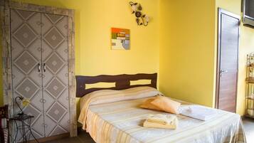 Egyptian cotton sheets, premium bedding, down comforters, pillowtop beds