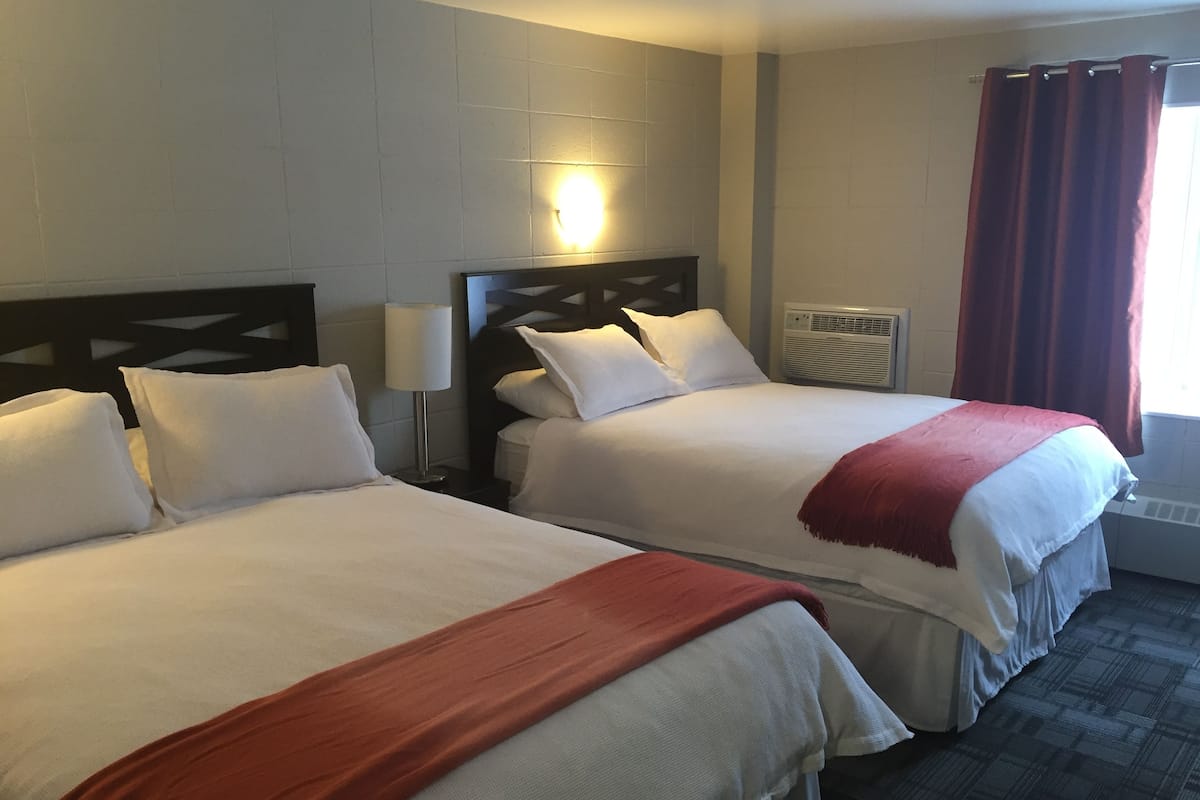 Vierpersoonskamer, 2 queensize bedden | Luxe beddengoed, verduisterende gordijnen, gratis wifi, beddengoed