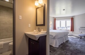 Premium Double Room, 1 King Bed | Premium bedding, blackout drapes, free WiFi, bed sheets