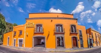 Fachada de la propiedad