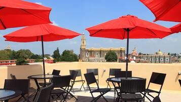 Individuell eingerichtet, laptopgeeigneter Arbeitsplatz