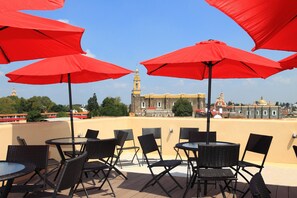 Individually furnished, laptop workspace, free WiFi, bed sheets