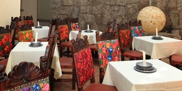 Dinner and brunch served, international cuisine