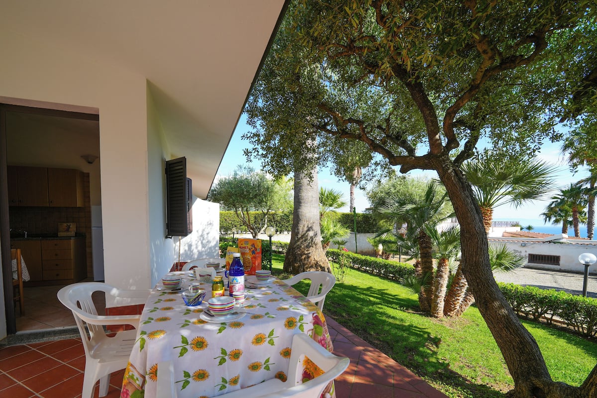 Perushuoneisto (Trilo 4 pax) | Terassi/patio