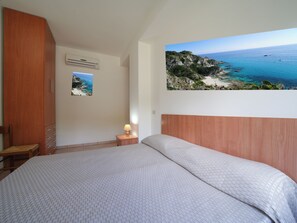 Premium bedding, minibar, in-room safe, iron/ironing board