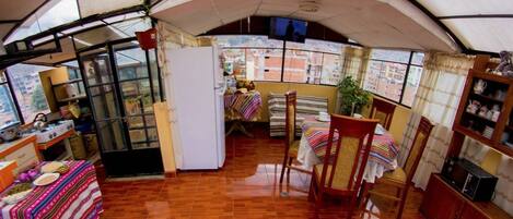 32-inch flat-screen TV with cable channels, TV