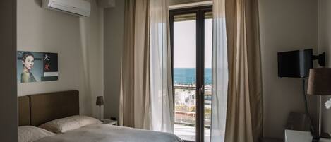 ملاءات إيطالية من طراز فريتي وأغطية فراش متميزة وألحفة محشوة بالريش