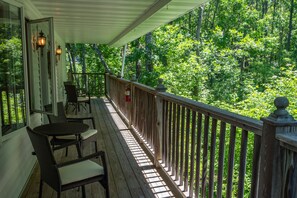 King Suite | Desk, laptop workspace, free WiFi, bed sheets - Wilder Inn (Ephraim)