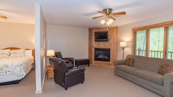 Desk, laptop workspace, free WiFi, bed sheets