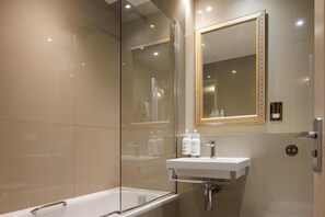Chambre Standard | Salle de bain | Serviettes fournies