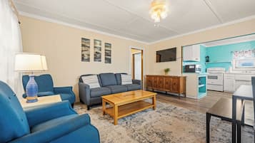 Deluxe Cottage | Living area